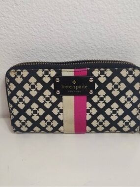 kate spade black & cream patterned zip wallet with pink accent